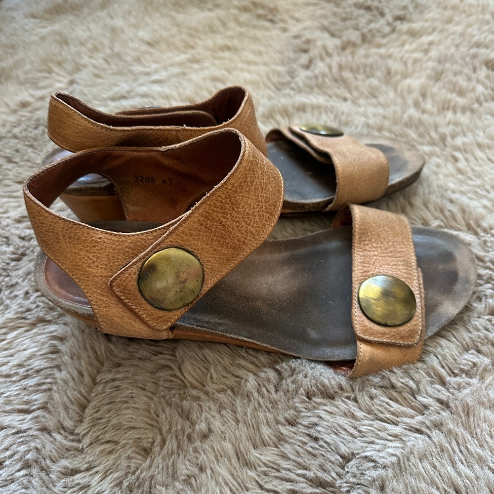 Taos Carousel wedge sandals size 41